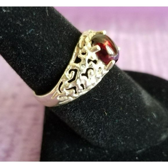 Sterling Silver Garnet Ring Cabochon Style Pretty Shank Size 8.25 LH583 - Picture 3 of 7